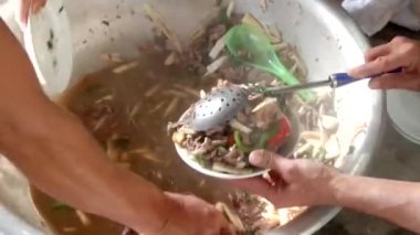 Kızarmış dana eti ve bambu filizleri