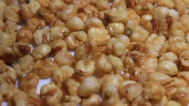 Tabakta gevrek mısır.