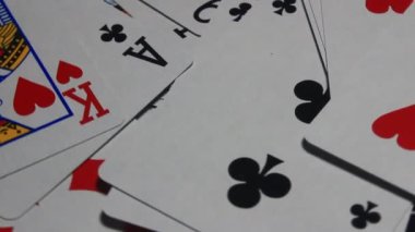 Bir deste kağıtta kartlar