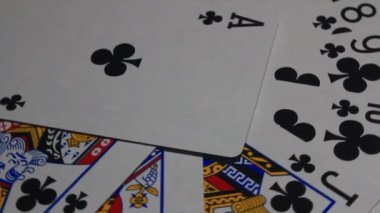 Bir deste kağıtta kartlar