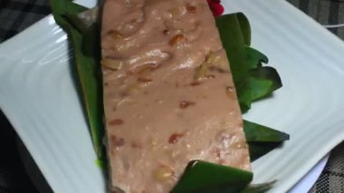 Tabakta fıstık keki