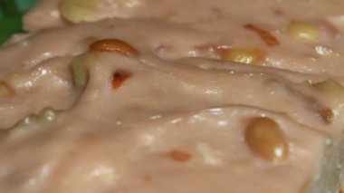 Tabakta fıstık keki