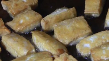 Tabakta kızarmış soya peyniri