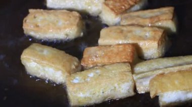 Tabakta kızarmış soya peyniri