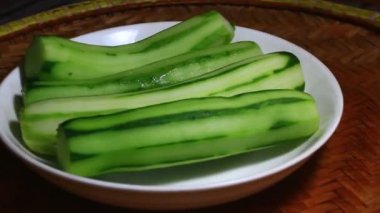 Tabakta salatalık var.