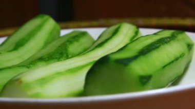 Tabakta salatalık var.