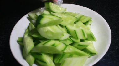 Tabakta salatalık var.