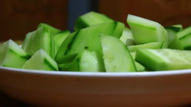 Tabakta salatalık var.