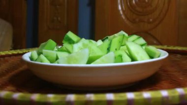 Tabakta salatalık var.