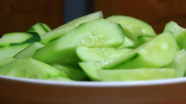 Tabakta salatalık var.