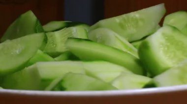 Tabakta salatalık var.