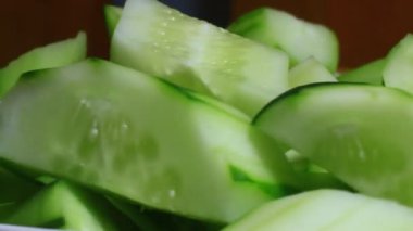 Tabakta salatalık var.