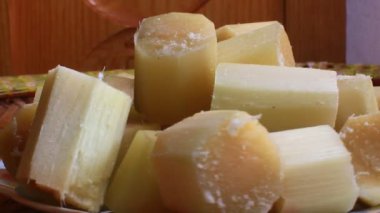 Tabaktaki şeker kamışı