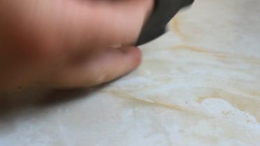 mıknatıs vidaları çeker
