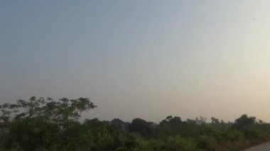 12 Kasım 2024, Haiduong, Vietnam. Kırsal yol