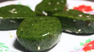 kek pilav ve yapraktan yapılır.