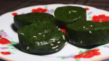 kek pilav ve yapraktan yapılır.