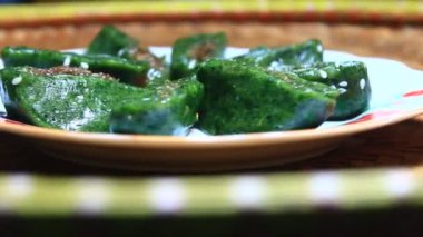 kek pilav ve yapraktan yapılır.