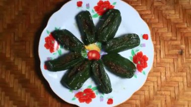kek pilav ve yapraktan yapılır.
