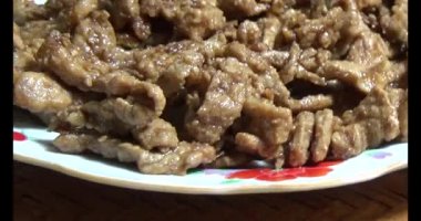 plaka üzerinde domuz rostosu