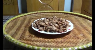 plaka üzerinde domuz rostosu