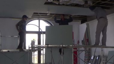 20 Kasım 2024, Haiduong, Vietnam. ev içi tasarım işçisi