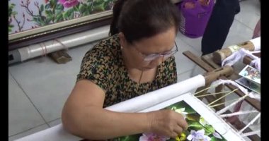 20 Kasım 2024, Haiduong, Vietnam. Kadın nakış resmi.