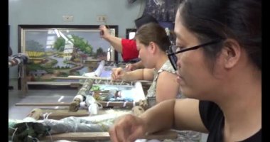 20 Kasım 2024, Haiduong, Vietnam. Kadın nakış resmi.