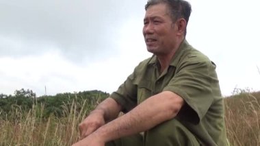 20 Kasım 2024, Haiduong, Vietnam. Bunlar tıptan anlayan adamlar. Onlar şifalı bitkiler.. 