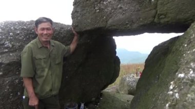 20 Kasım 2024, Haiduong, Vietnam. Bunlar tıptan anlayan adamlar. Onlar şifalı bitkiler.