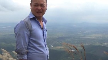 20 Kasım 2024, Haiduong, Vietnam. Bunlar tıptan anlayan adamlar. Onlar şifalı bitkiler.