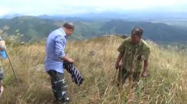 20 Kasım 2024, Haiduong, Vietnam. Bunlar tıptan anlayan adamlar. Onlar şifalı bitkiler.