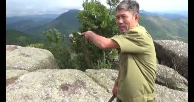 20 Kasım 2024, Haiduong, Vietnam. Bunlar tıptan anlayan adamlar. Onlar şifalı bitkiler..