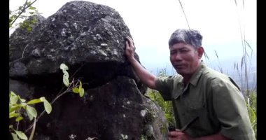 20 Kasım 2024, Haiduong, Vietnam. Bunlar tıptan anlayan adamlar. Onlar şifalı bitkiler..