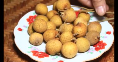 Tabaktaki longan