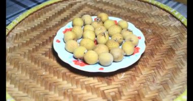 Tabaktaki longan