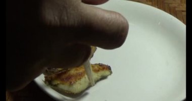 Tabakta kızarmış balık