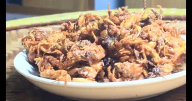 Tabakta kızartılmış yengeç