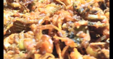 Tabakta kızartılmış yengeç