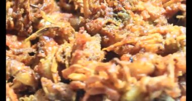 Tabakta kızartılmış yengeç