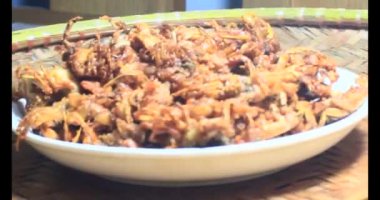 Tabakta kızartılmış yengeç