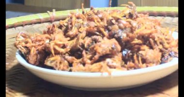 Tabakta kızartılmış yengeç