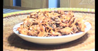 Tabakta kızartılmış yengeç