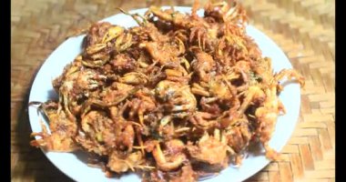 Tabakta kızartılmış yengeç