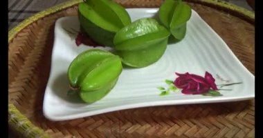 Tabakta yıldız meyvesi