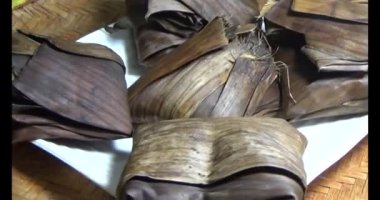 Rice, yaprak keki Vietnam 'da geleneksel bir yemektir. Bu yemek pilav, domuz eti, yeşil fasulye ve yapraklardan yapılır ve muz yapraklarına sarılır.