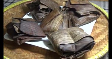 Rice, yaprak keki Vietnam 'da geleneksel bir yemektir. Bu yemek pilav, domuz eti, yeşil fasulye ve yapraklardan yapılır ve muz yapraklarına sarılır.