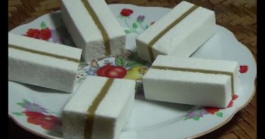 pirinç keki plaka üzerinde