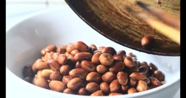 Tuzlu kavrulmuş fıstık.