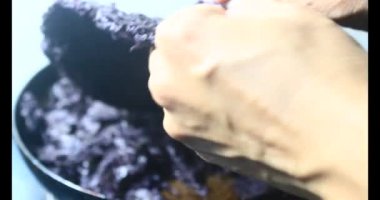 Baharatlı deniz yosunu pişir